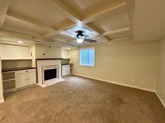 Building Photo - Beautiful 2 Story, 4 Bedroom, with a Full ...