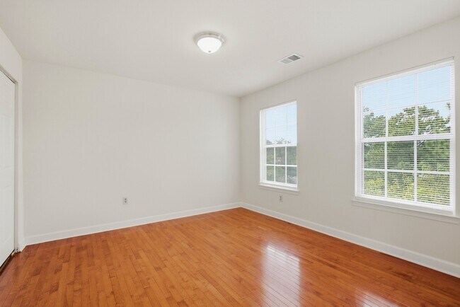 Building Photo - 7705 Seans Terrace