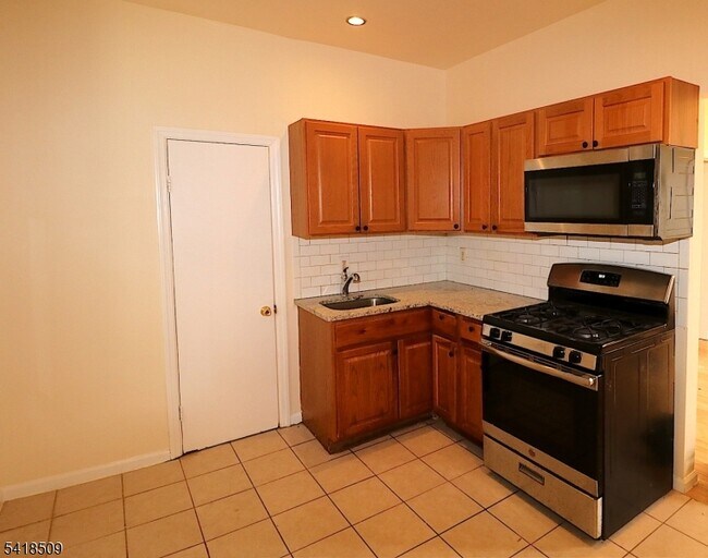 Building Photo - 59 Brenner St