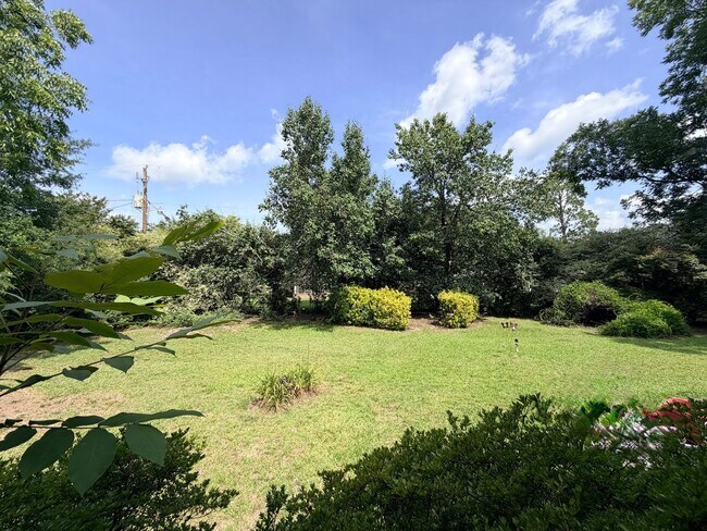 Building Photo - 839 Malibu Dr