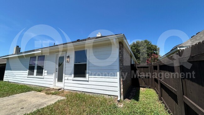 Building Photo - 1028 Aviary Dr