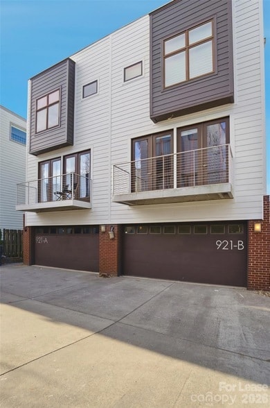 Building Photo - 921 Westbrook Dr