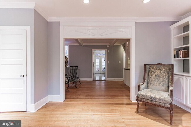 Building Photo - 323 Cypress St