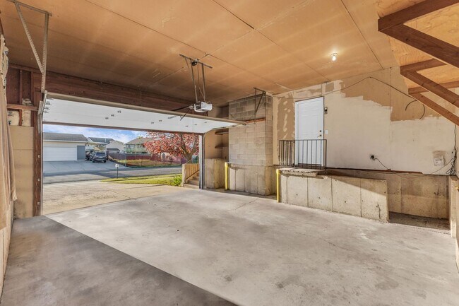 Building Photo - Spacious 5 Bed in Riverdale with Large Yard