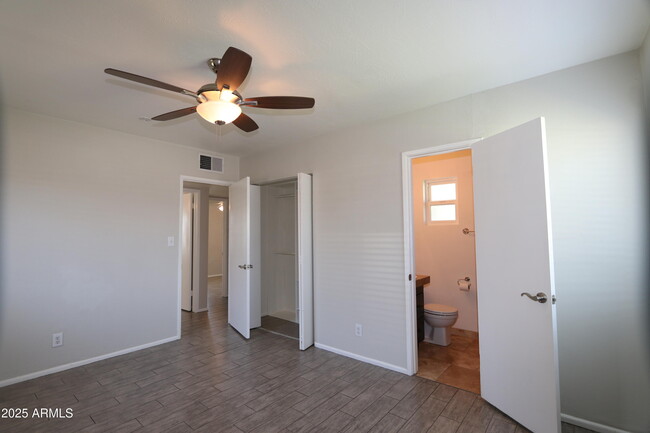 Building Photo - 6907 E Earll Dr