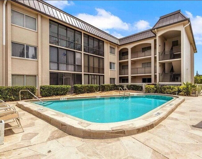 Building Photo - "Fully Renovated 2-Bed, 2-Bath Condo on Minutes from Siesta Key Beach