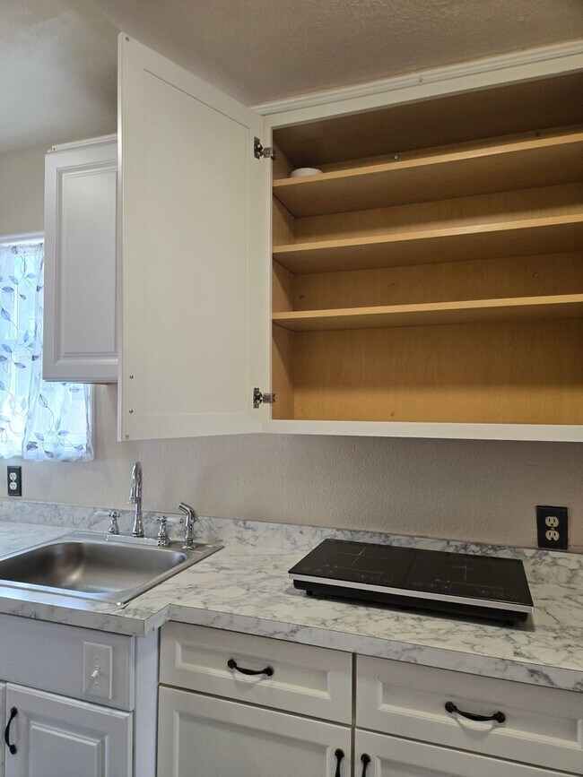 Building Photo - Immaculate Midtown Studio in Riverside