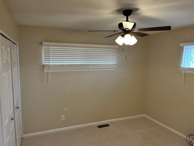 Building Photo - 27640 Barrington St