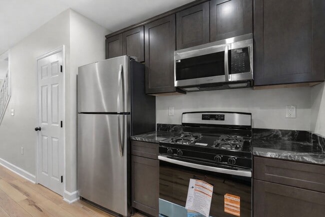 Building Photo - 216 S Castle St