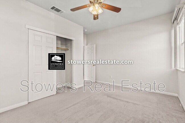 Building Photo - 1570 Eastlake Cir