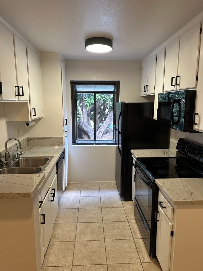 Building Photo - 3935 32nd St