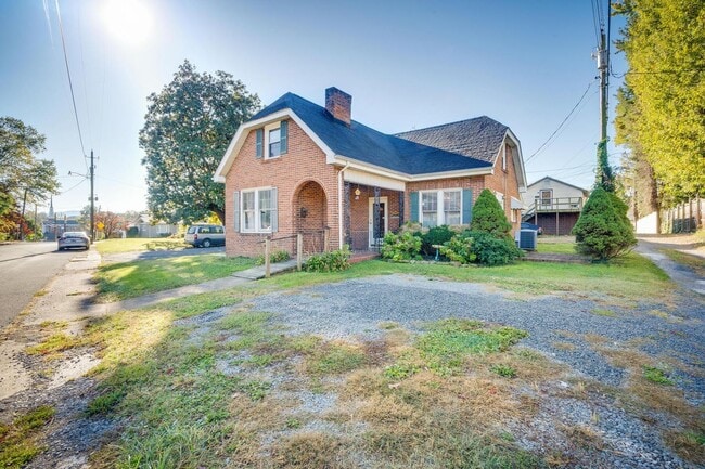 Building Photo - 712 Haynes St