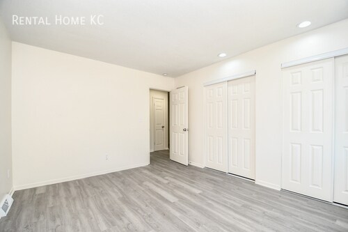 Building Photo - 9007 W 78th Cir