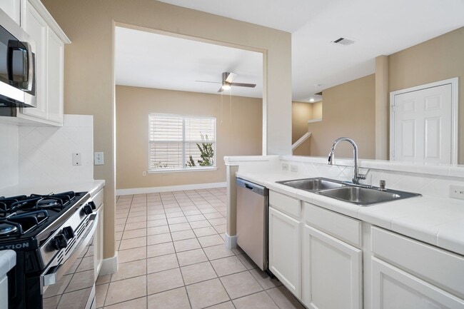 Building Photo - Agavae - MLK / 183 - Remodeled 3BD 2.5BA - Garage - Fenced Yard   - $1600