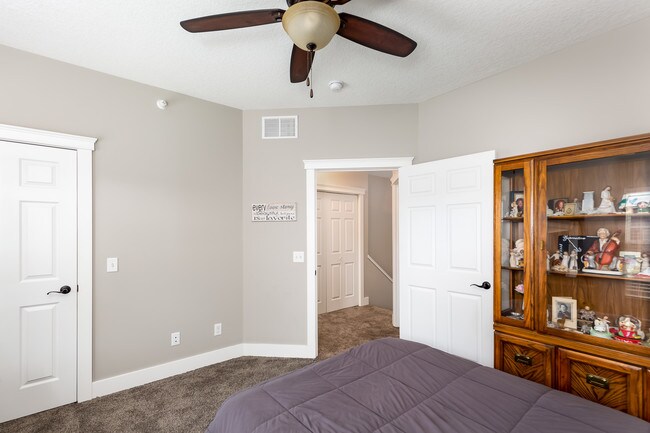 Building Photo - 723 Cox Ct