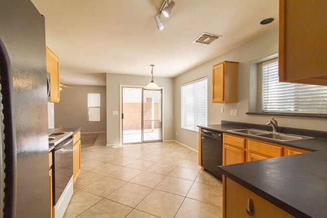 Building Photo - Discover Your Dream Home with a Fantastic Floorplan!