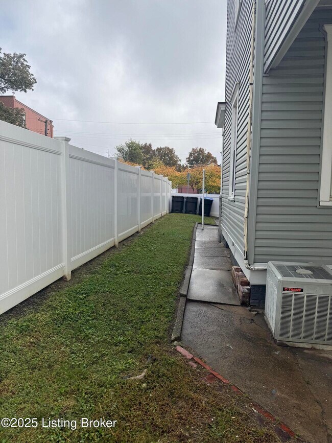 Building Photo - 1529 Christy Ave