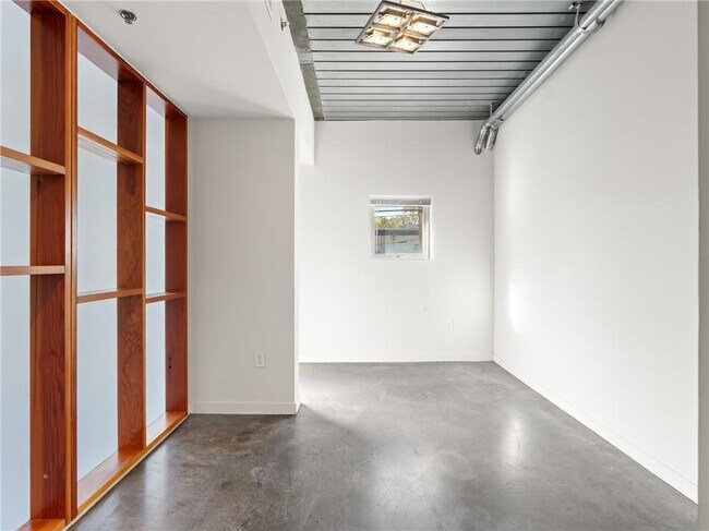 Building Photo - 620 Glen Iris Dr NE