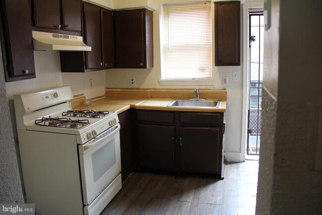 Building Photo - 3085 Potter St