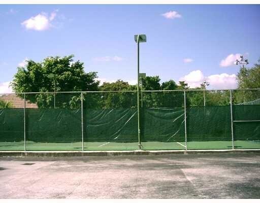 Building Photo - 9400 SW 77th Ave