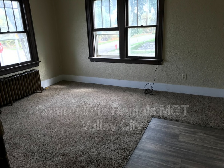 Building Photo - 264 College St SE