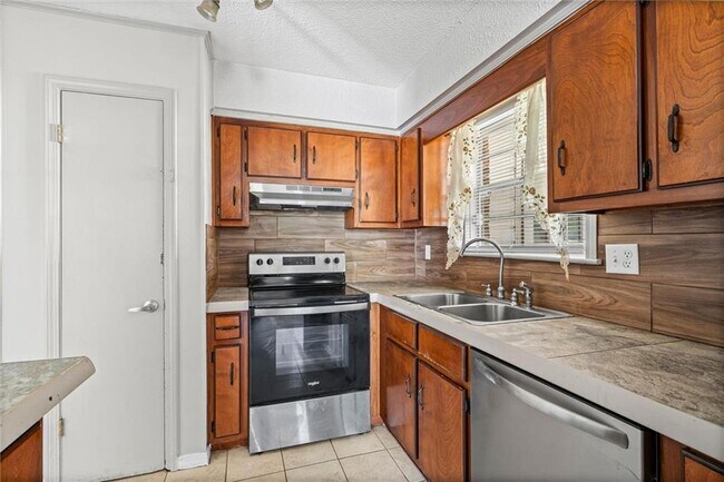 Building Photo - 4516 Champlain Ave