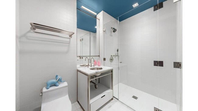 Building Photo - 350 W Broadway