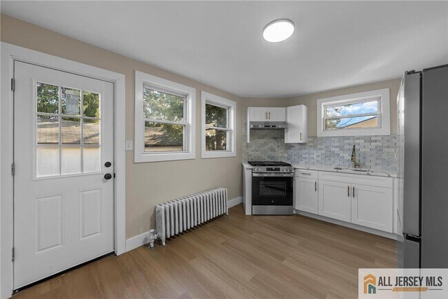 Building Photo - 1608 Brunswick Ave