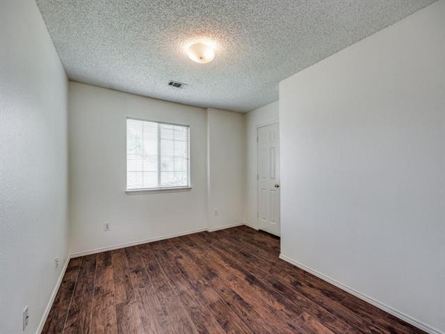 Building Photo - 833 Bellflower Dr