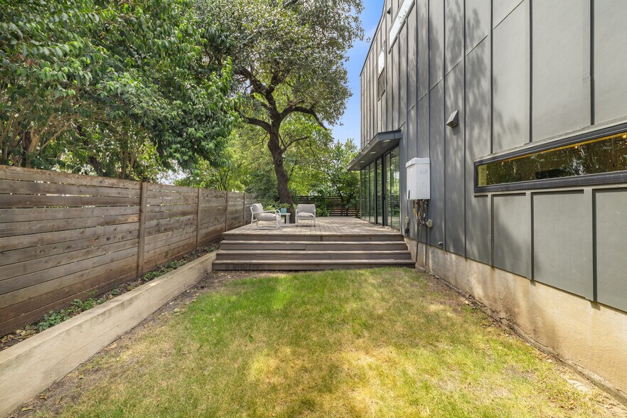Building Photo - 6200 Hickman Ave
