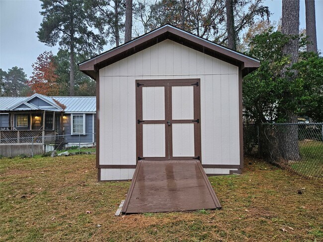 Building Photo - 16974 Balmoral St