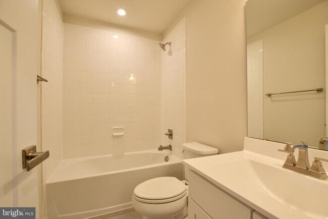 Building Photo - 30 Quebec Ct