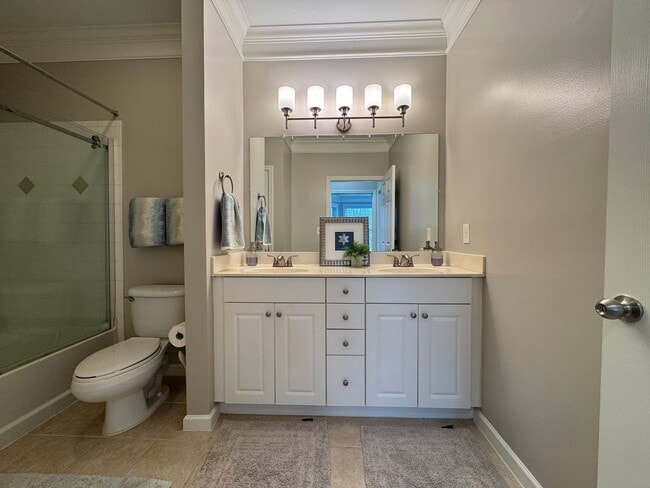 Building Photo - Stunning 3 Bed 2 Bath Condo In Amenity-rich Westchester At Stratford