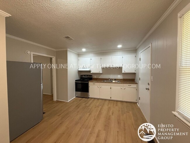 Building Photo - 3BR / 1.5BA Home in Quiet Orangeburg Neigh...