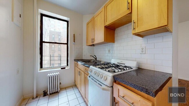 Building Photo - 411 E 70th St