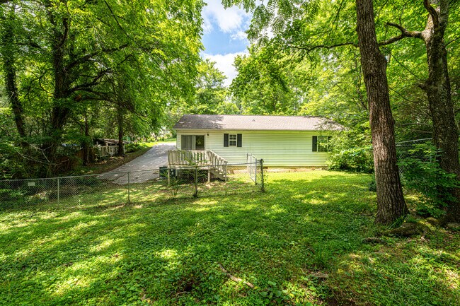 Building Photo - 320 Beechwood Dr