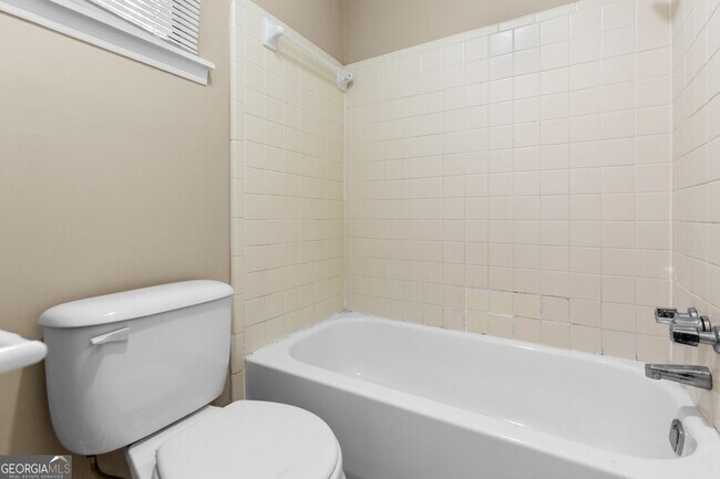 Building Photo - 625 Oxford Hall Dr SW