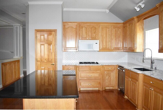 Building Photo - Spacious 3-2-2 with Study in North Richlan...