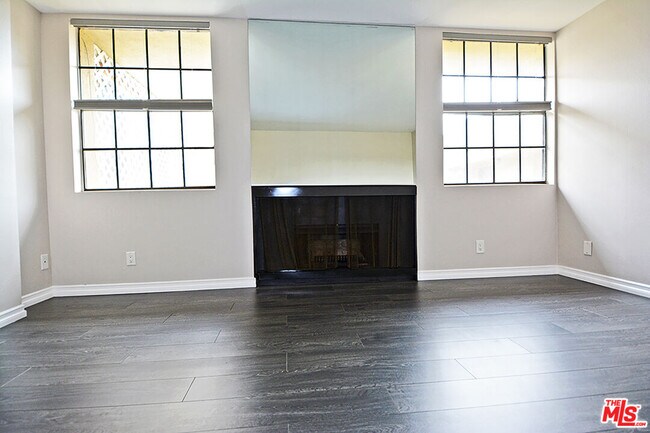Building Photo - 750 Kings Rd
