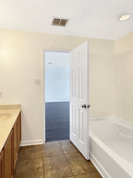 Building Photo - 1217 Caroline Dr