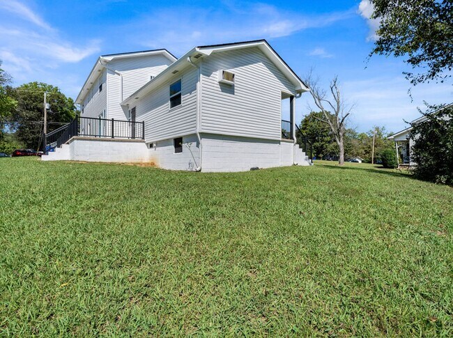 Building Photo - Oak Ridge 37830 - 1 Bedroom, 1 Bath Quadpl...