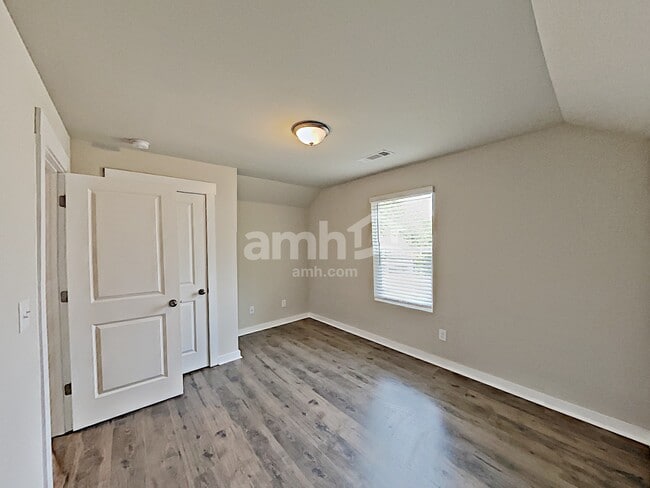 Building Photo - 518 Camp dr