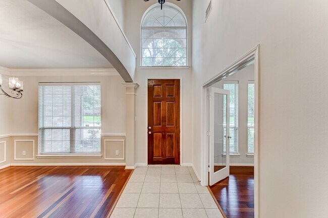 Building Photo - 10103 Cottonwood Canyon Dr