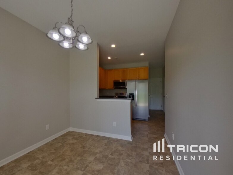 Building Photo - 4715 Abercromby St