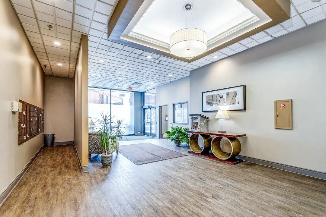 Building Photo - 291 7th St W