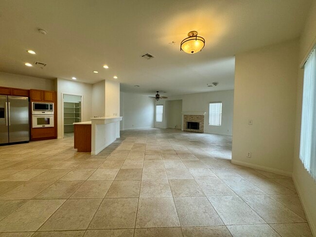 Building Photo - 74088 Daisy Ln