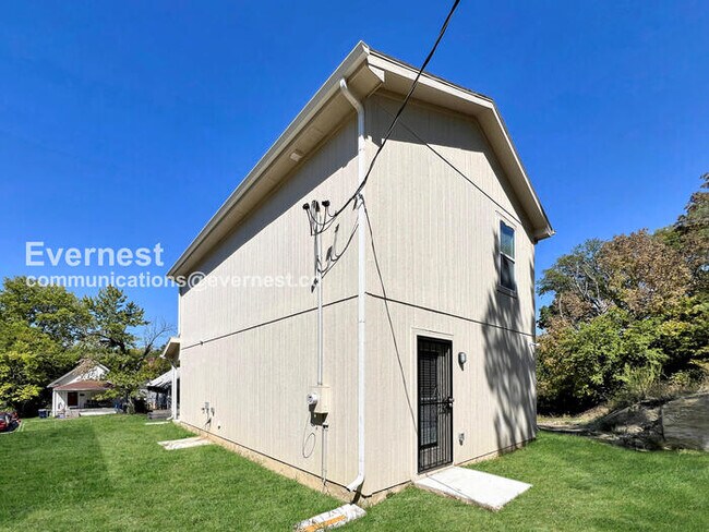 Building Photo - 3 Bed/2.5 Bath Home with Modern Amenities / Pet-Friendly / Coming Soon!