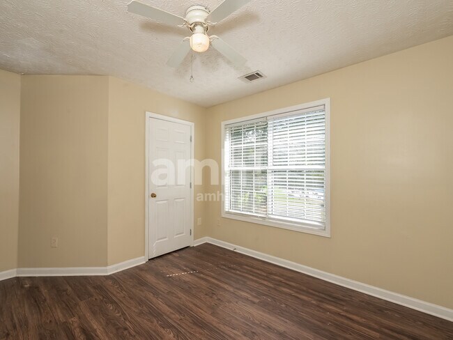 Building Photo - 154 Azalea Dr