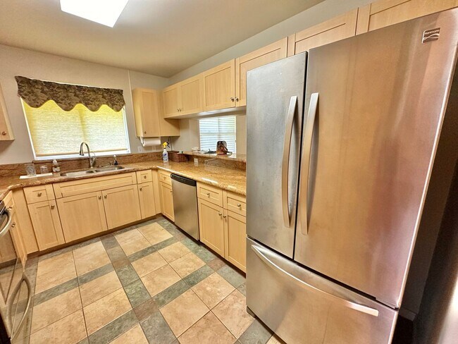 Building Photo - 3 Bedroom / 2 Bathroom Townhome in Kehalan...