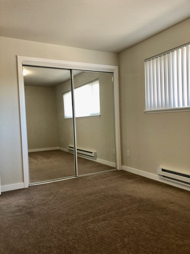 Building Photo - 3601 NE 73rd Pl